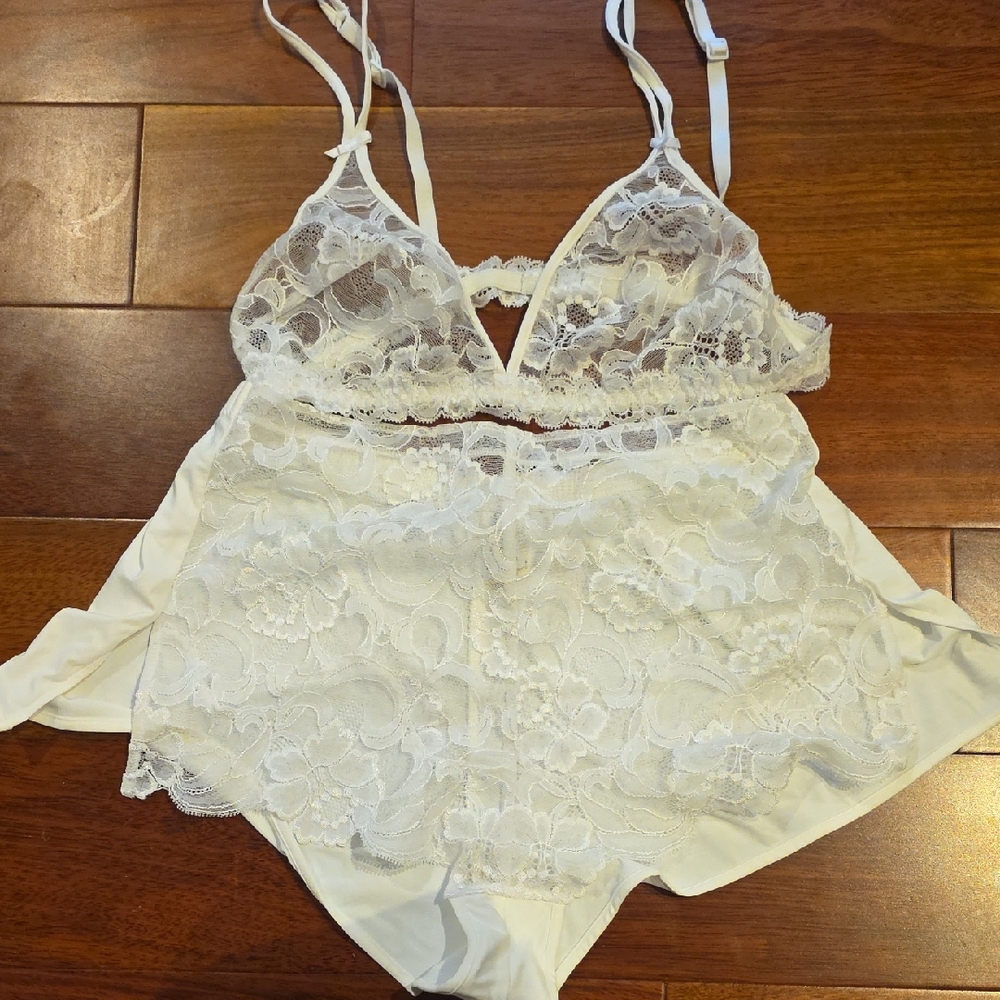 NWOT La PERLA Malizia Lace Bralette and High-Waist Shorts Set - White